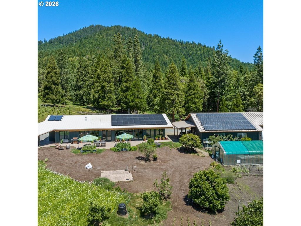 1104 1106 Upper Cow Creek Rd, Azalea