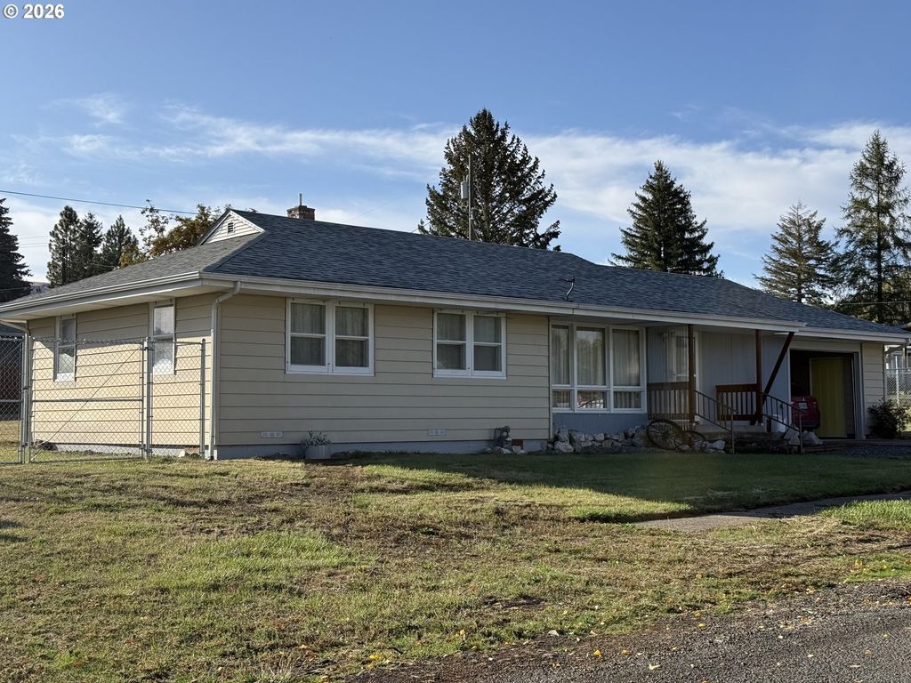 360 N 13th Ave, Elgin