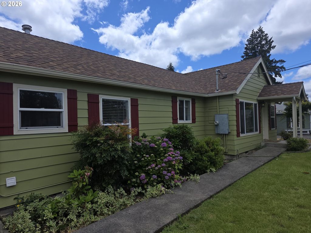 1589 Nw Calkins Ave, Roseburg