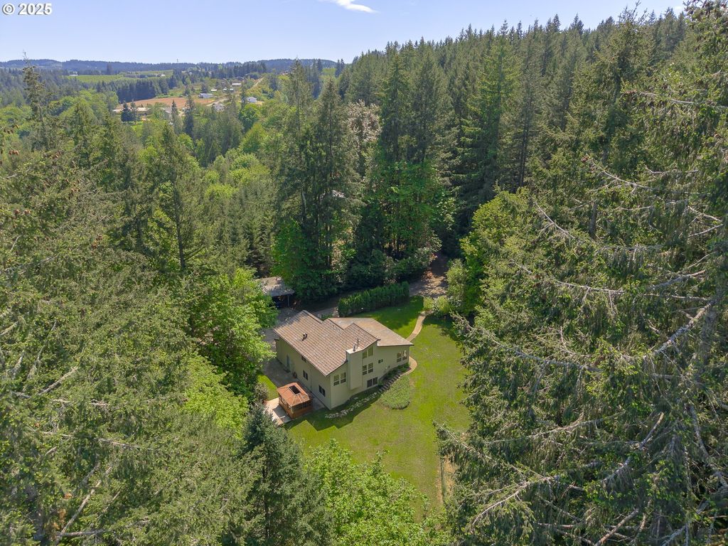27701 Sw Strawberry Hill Dr, Hillsboro