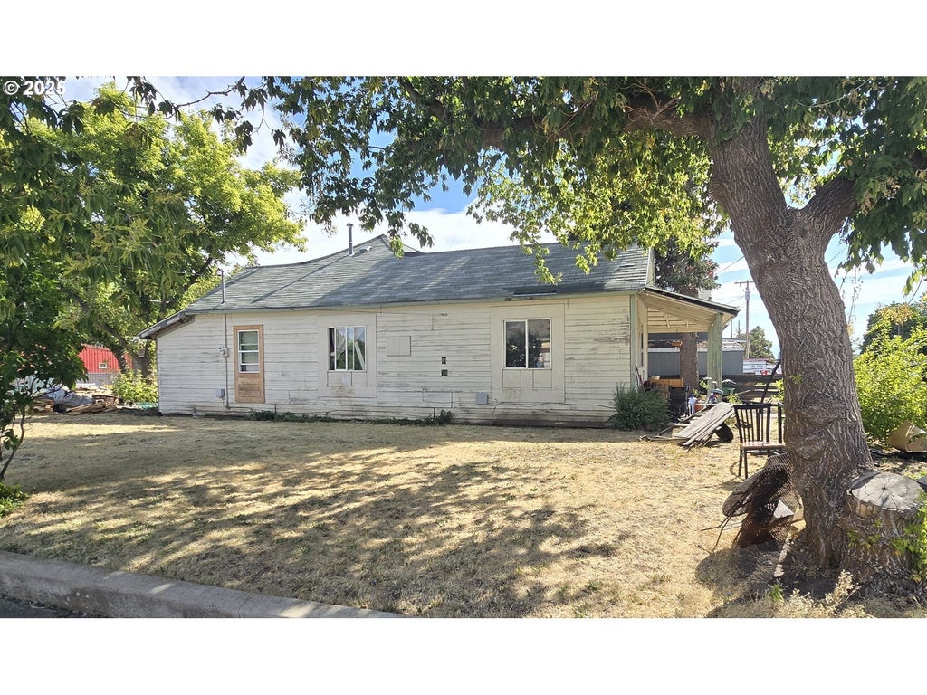 1503 R Ave, La Grande