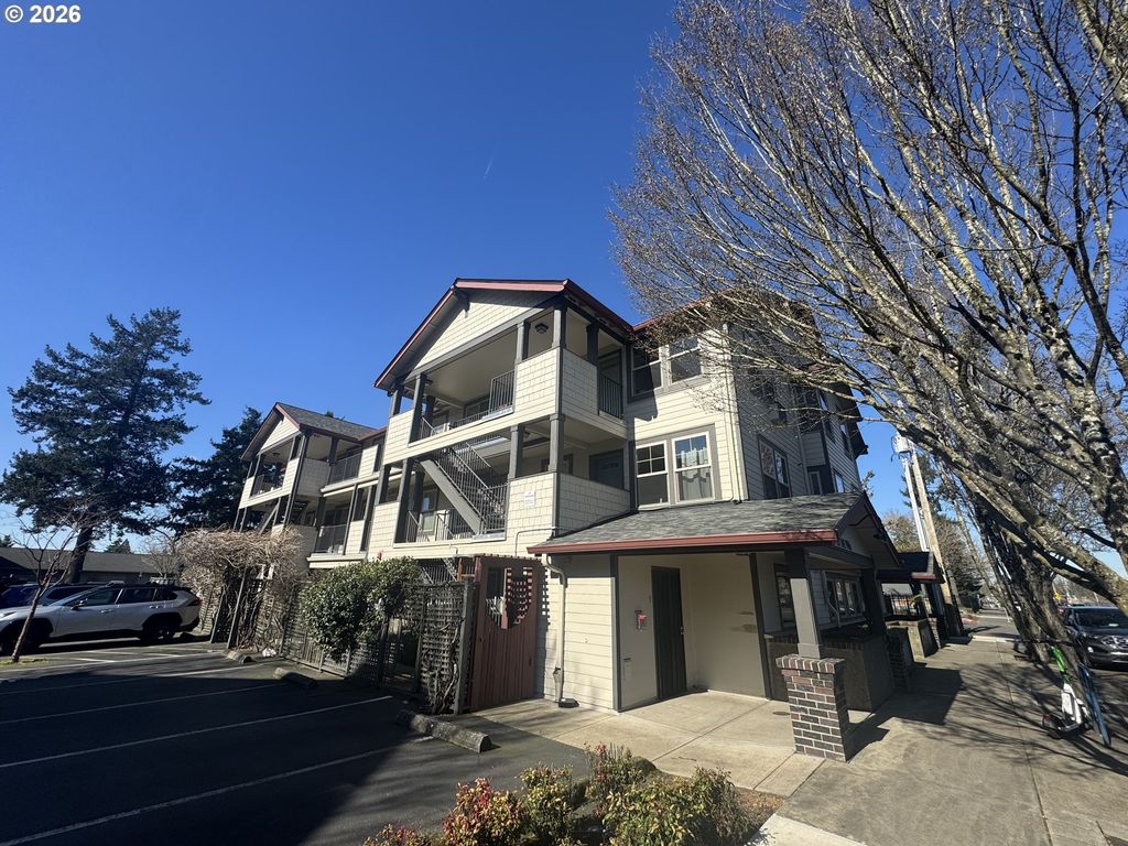 737 Ne 99th Ave 24, Portland