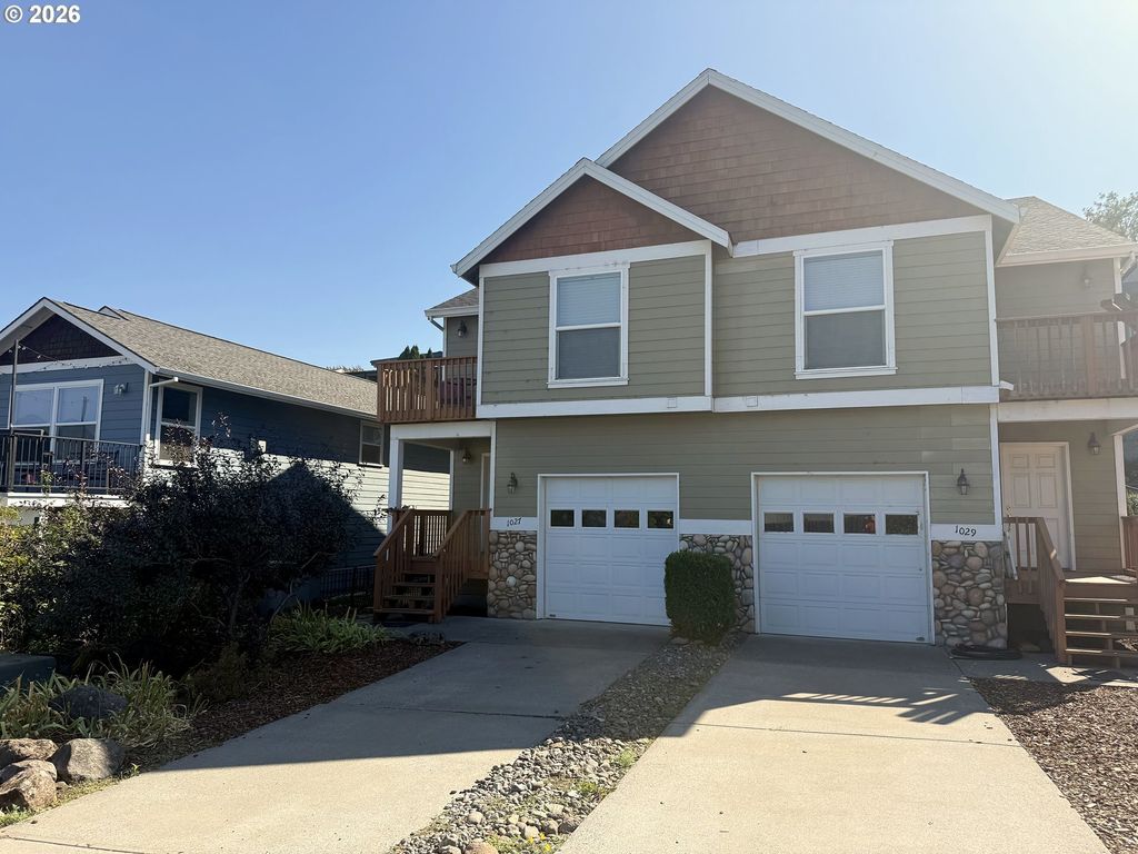 1027 Wasco St, Hood River