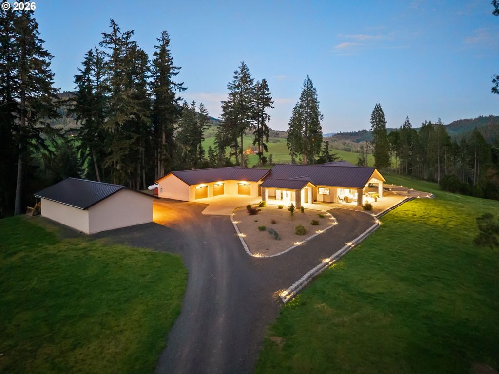 5996 Hayhurst Rd, Yoncalla