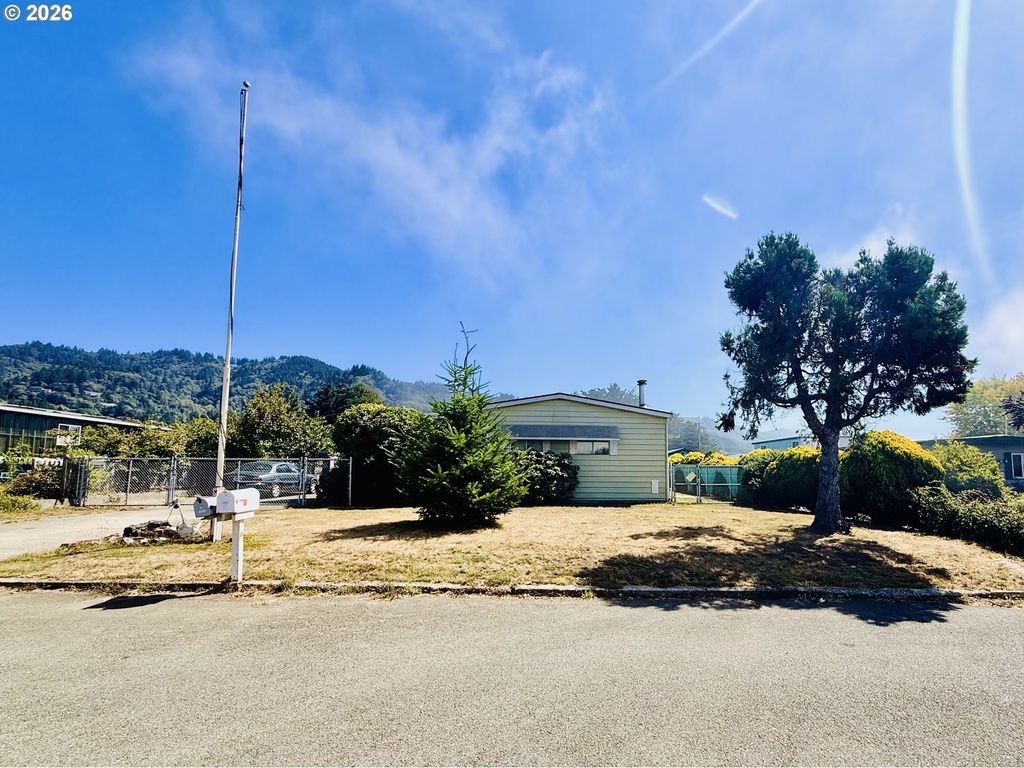 15965 Bay View Dr, Brookings