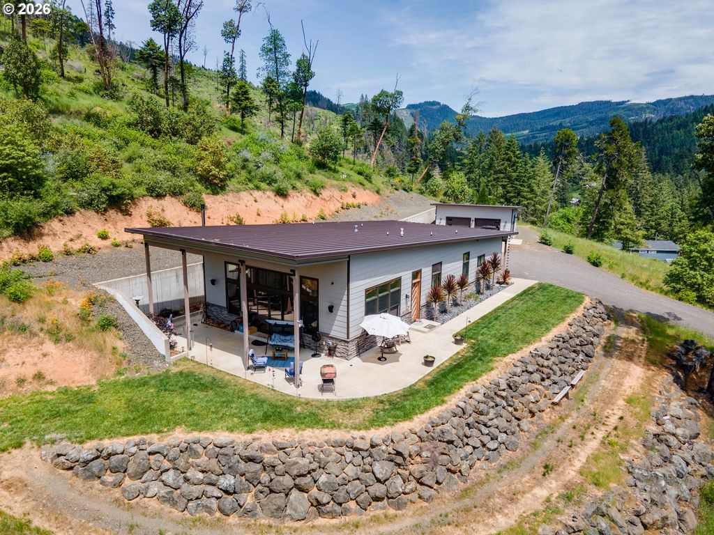 5795 Hubbard Creek Rd, Umpqua