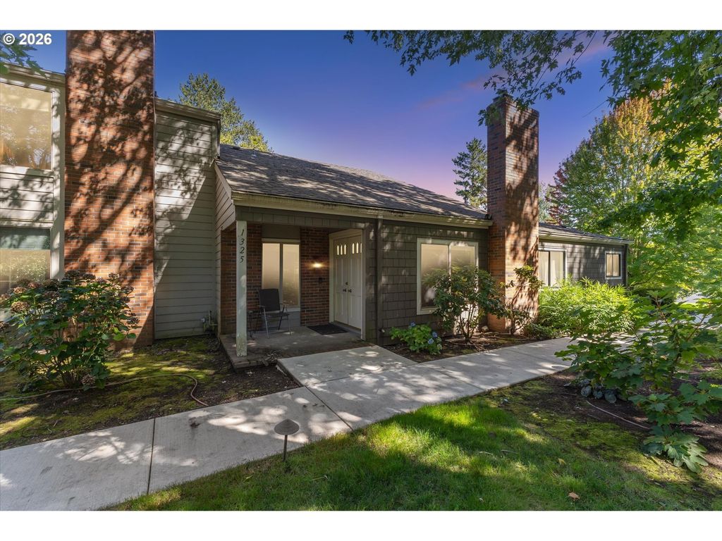 1325 Bonniebrae Dr, Lake Oswego
