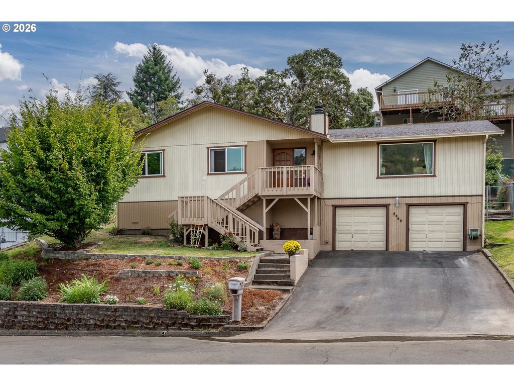 2045 Nw Sunberry Dr, Roseburg
