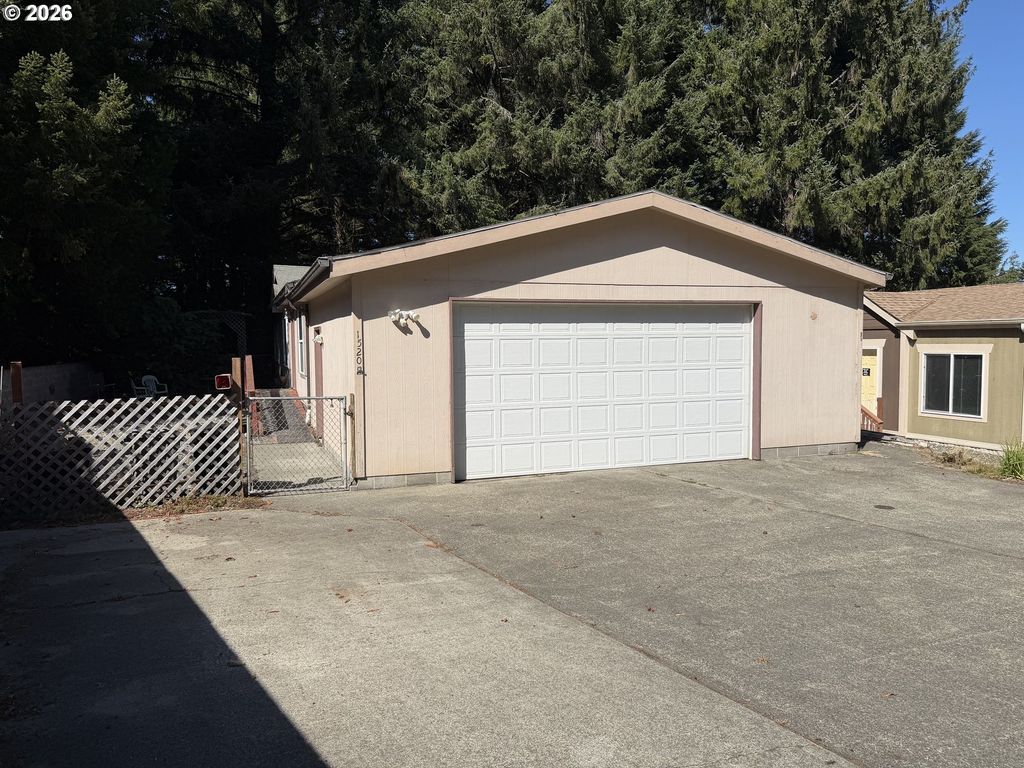 1520 Village Pines Ave, Coos Bay