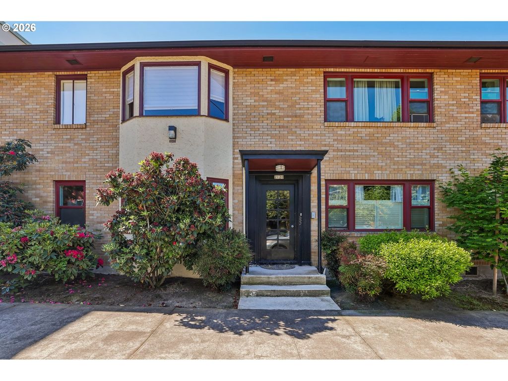 2120 Ne Halsey St 31, Portland