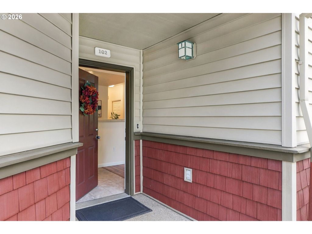 1831 Ne 101st Ave 102, Hillsboro