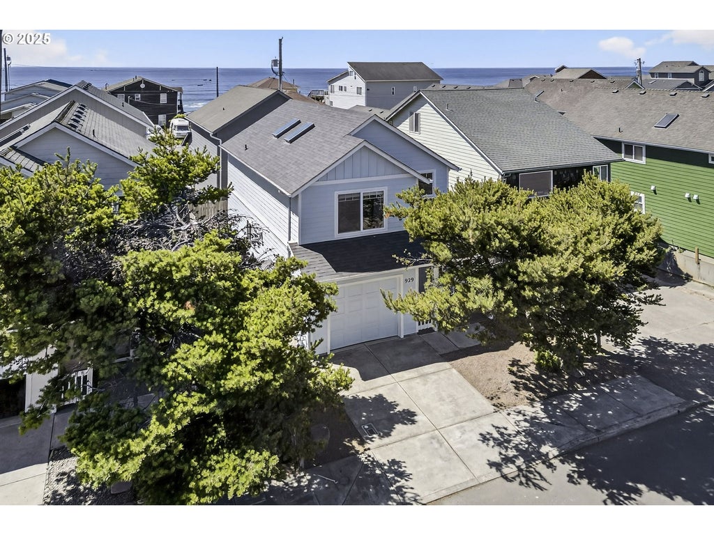 929 Nw Spring St, Newport