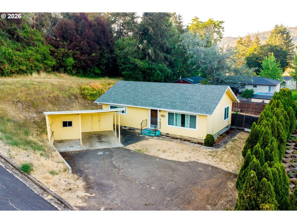 2118 Se Chinaberry Ave, Roseburg