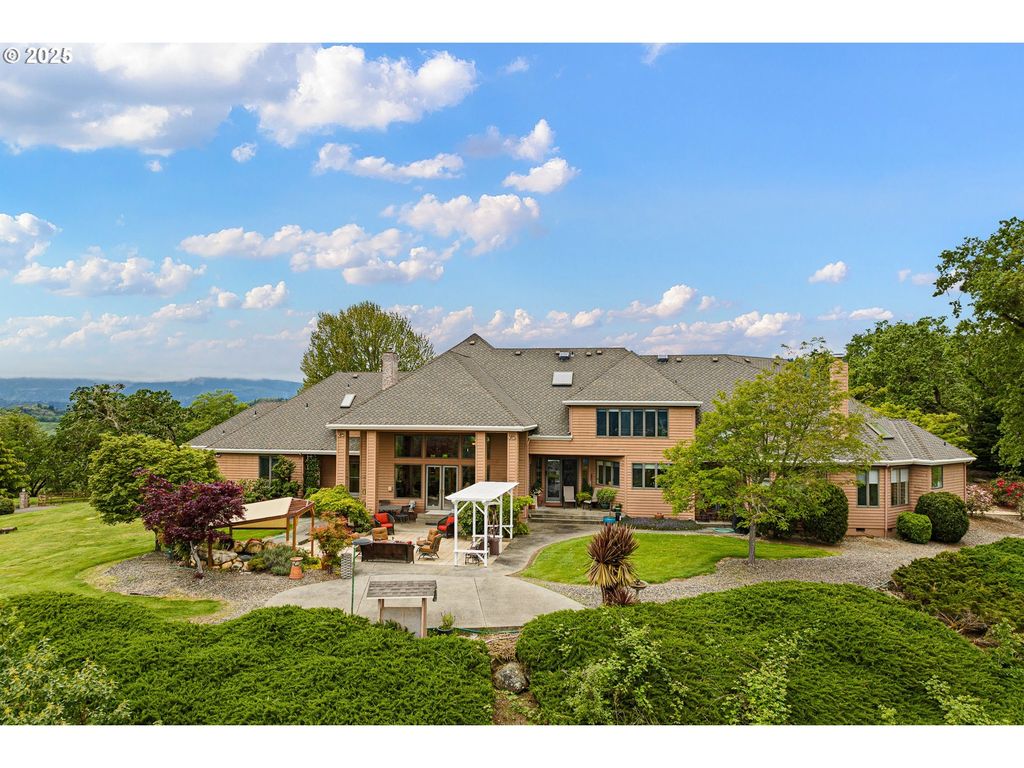375 Bella Hills Ln, Roseburg