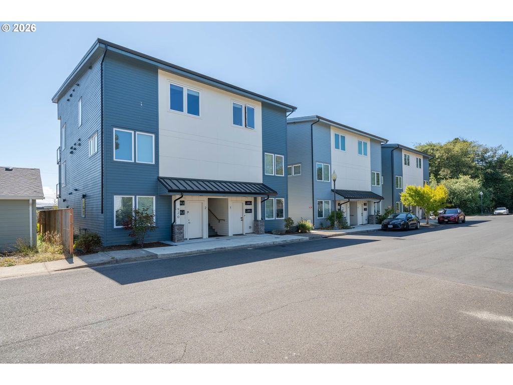 920 Sw 48th St, Lincoln City