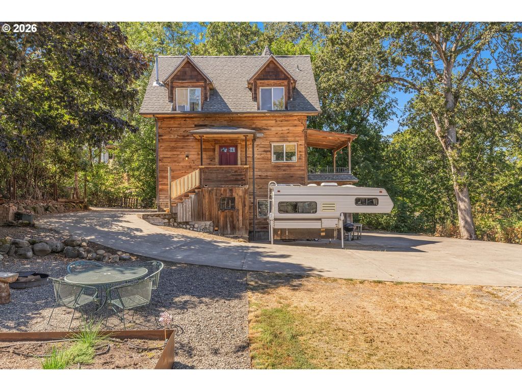 2260 Sherman Ave, Hood River