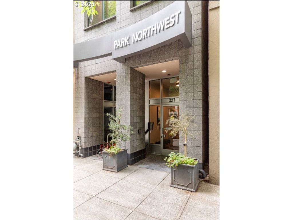 327 Nw Park Ave #3a, Portland