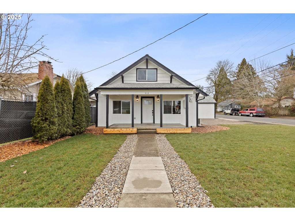 412 Monmouth Ave S, Monmouth