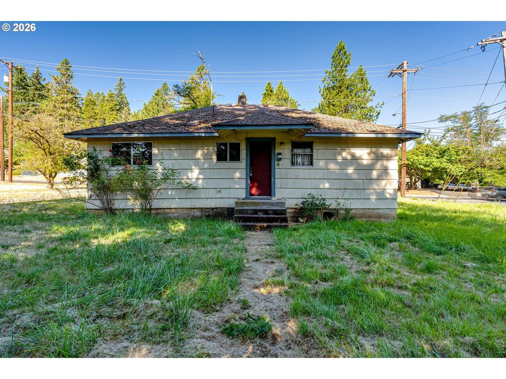 3015 Willamette St, Eugene