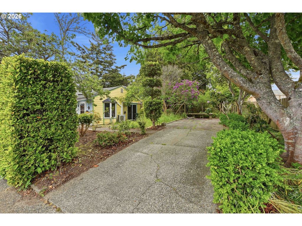 1691 Grant St, North Bend