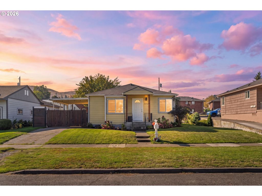 1720 E 9th St, The Dalles