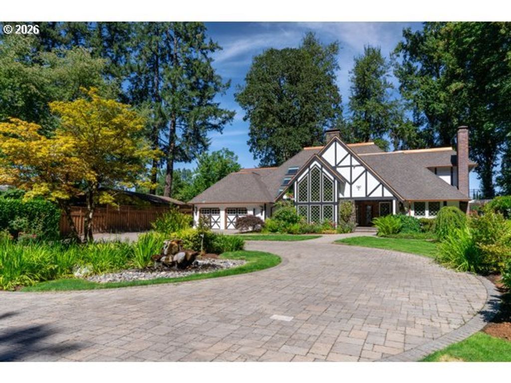 5075 Mapleton Dr, West Linn