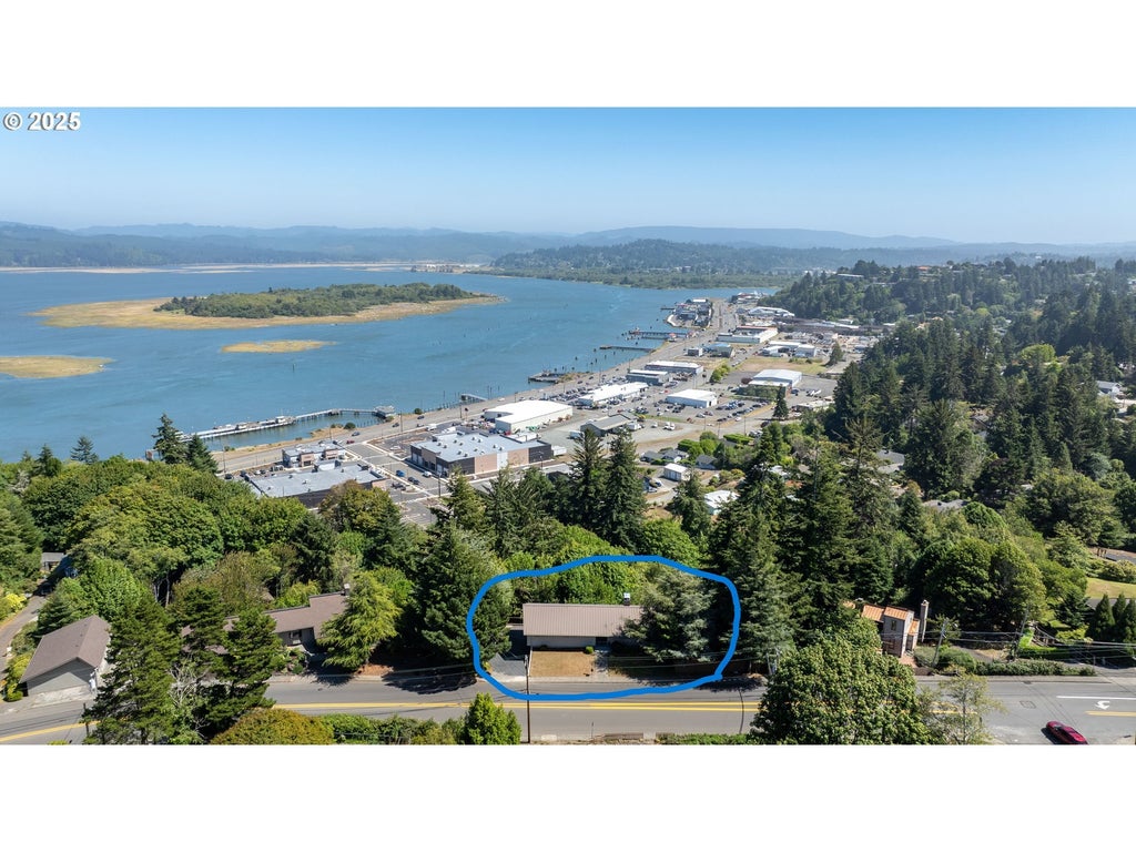 2520 Koos Bay Blvd, Coos Bay