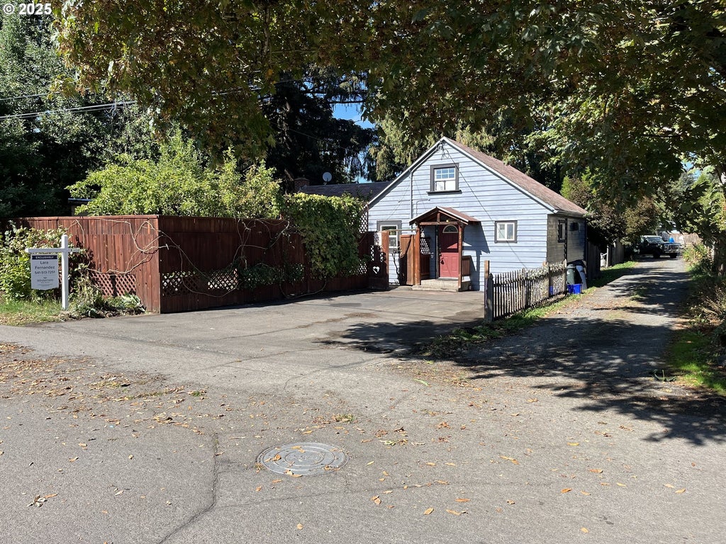 93 E Hillcrest Dr, Eugene