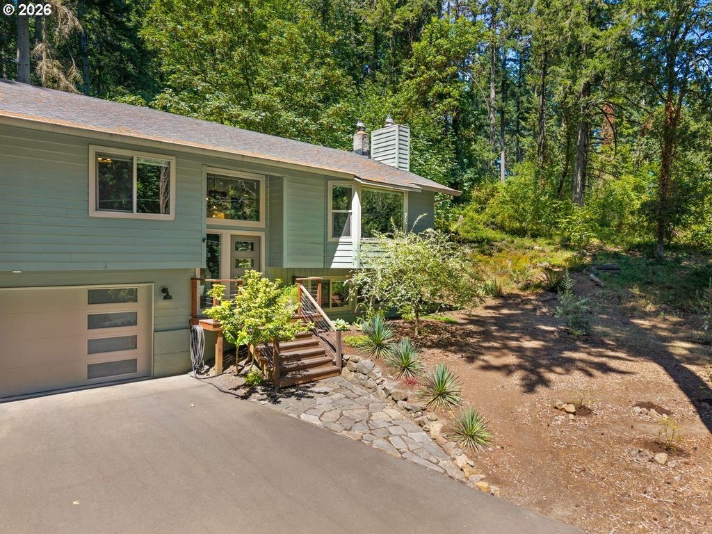 30475 Sw Riverwood Dr, West Linn