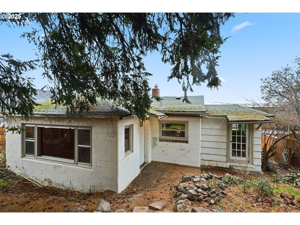 319 W 13th St, The Dalles