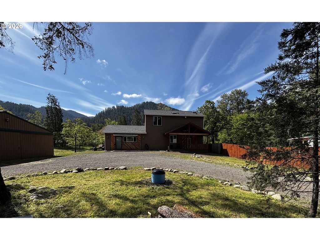 47426 School St, Oakridge