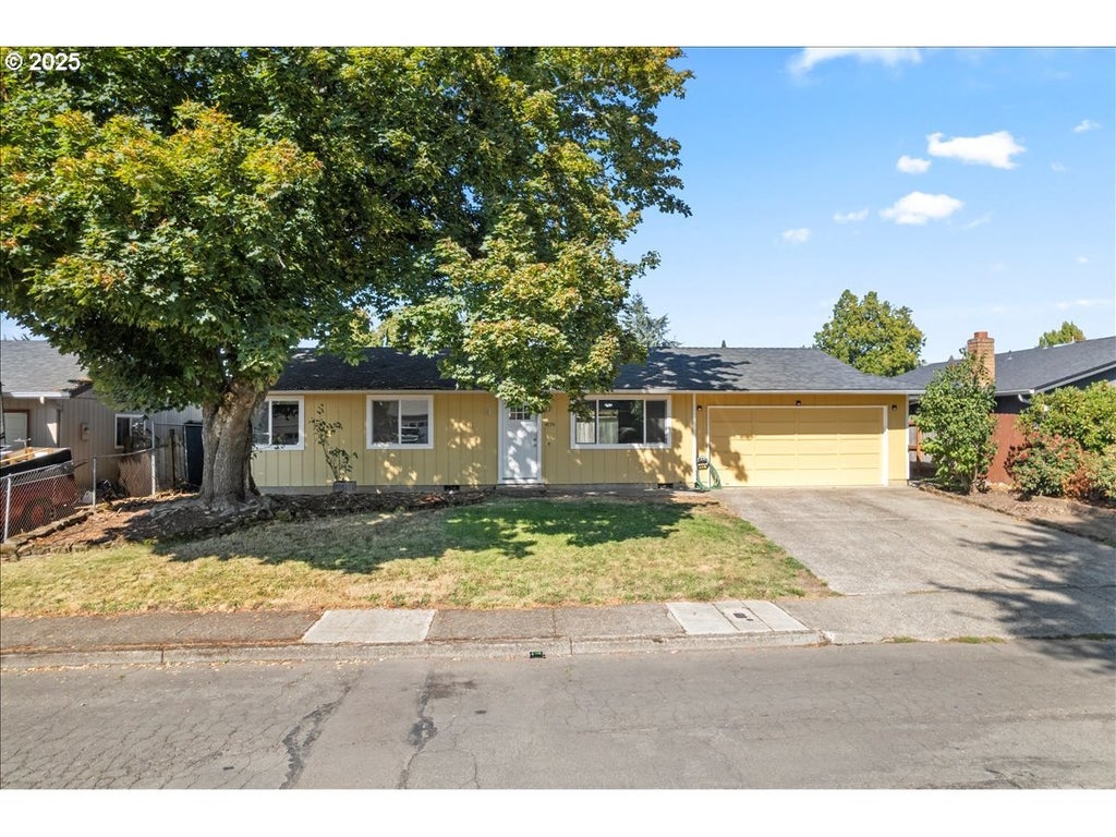 4655 Crown Ct, Salem