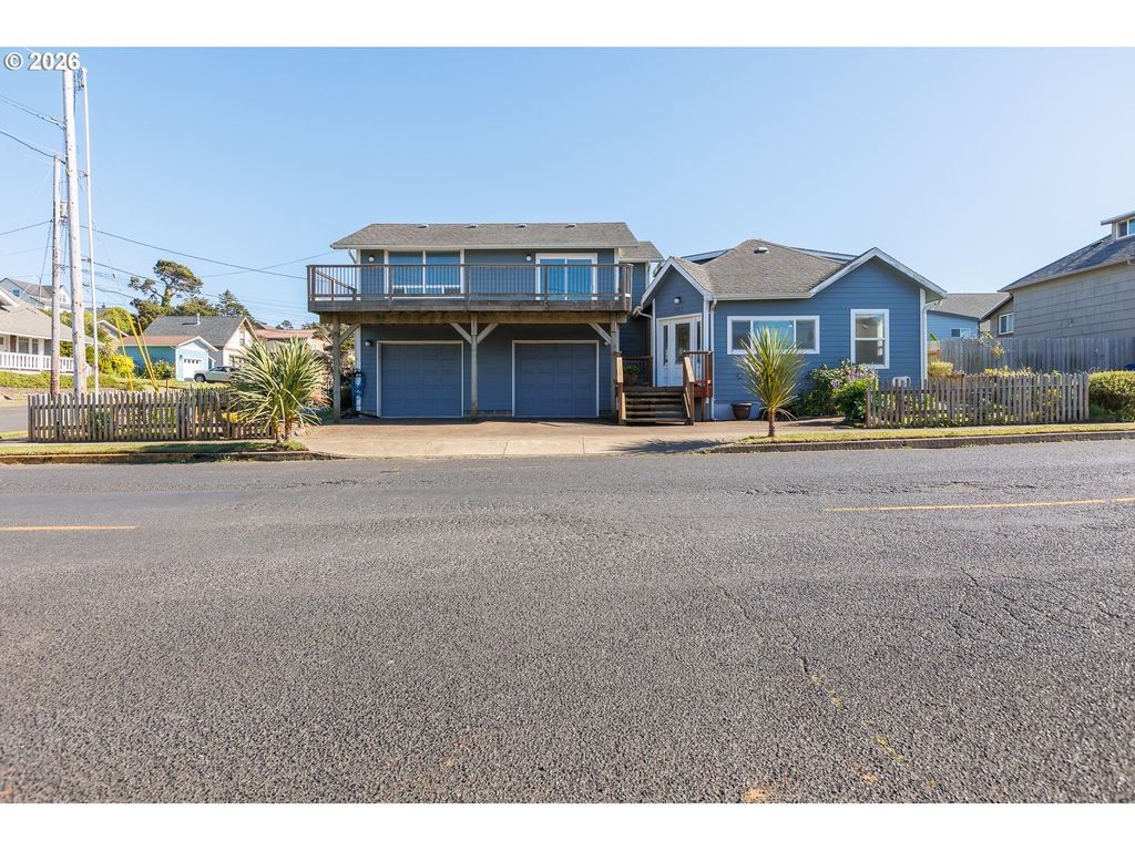 561 W Olive St, Newport