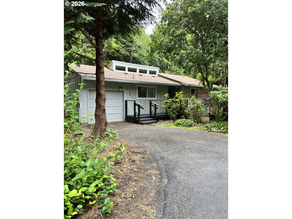 190 Sw The Pines Dr, Depoe Bay