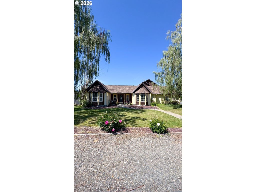 800 E St, Baker City