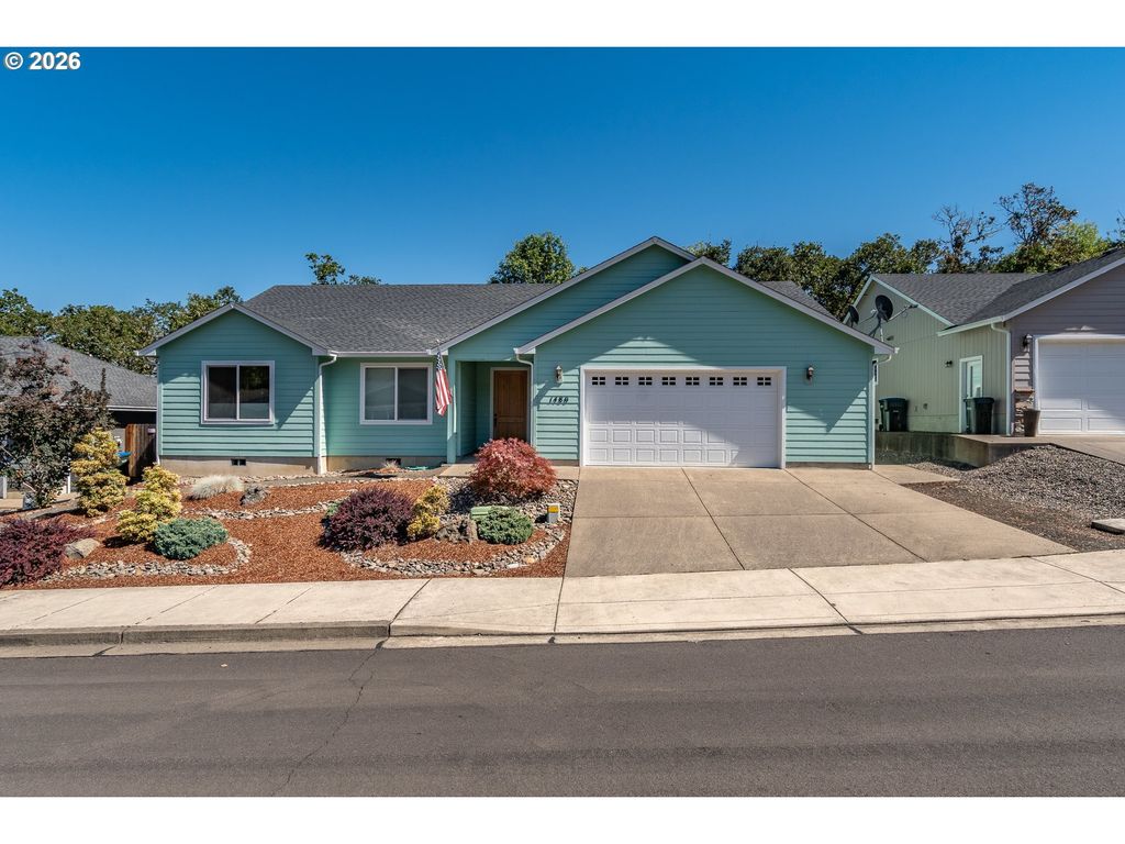 1480 W Tarragon Dr, Roseburg