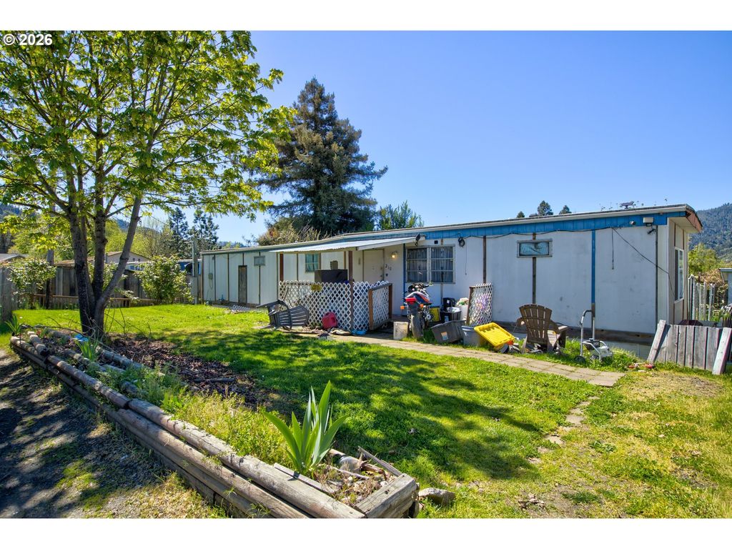 210 Adams St, Myrtle Creek