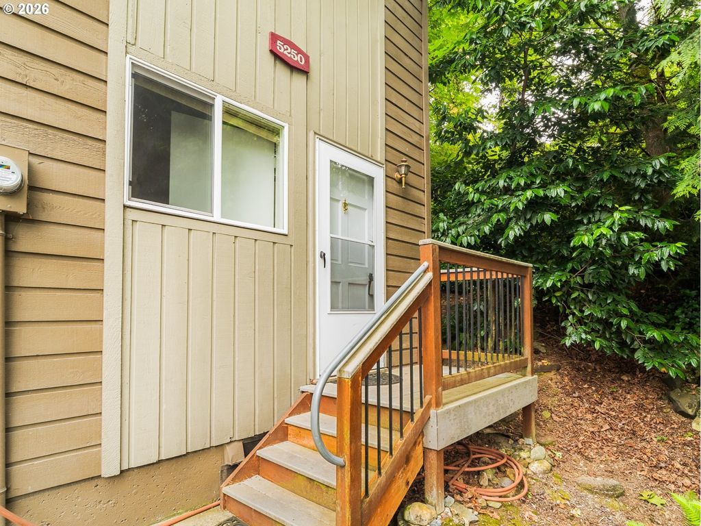 5250 Sw 42nd Ave, Portland
