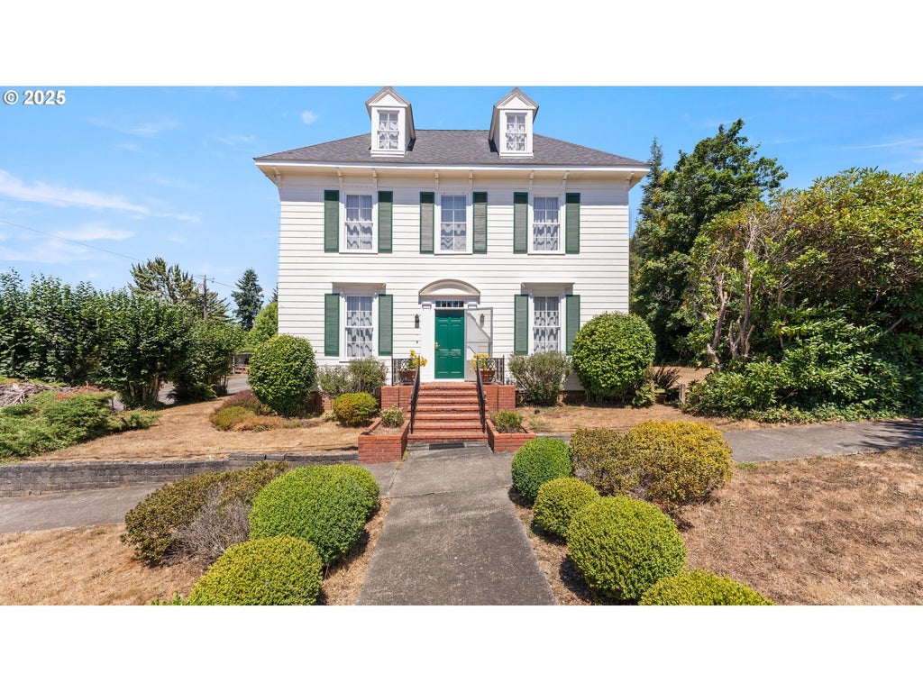 812 E 2nd St, Coquille