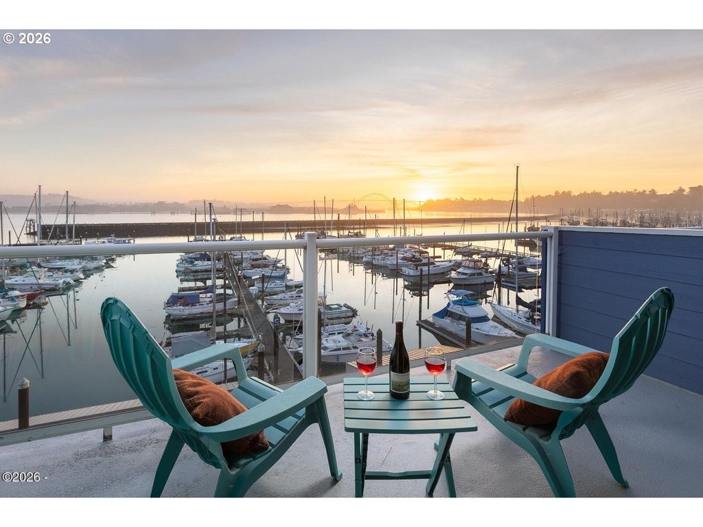 890 Se Bay Blvd 305, Newport