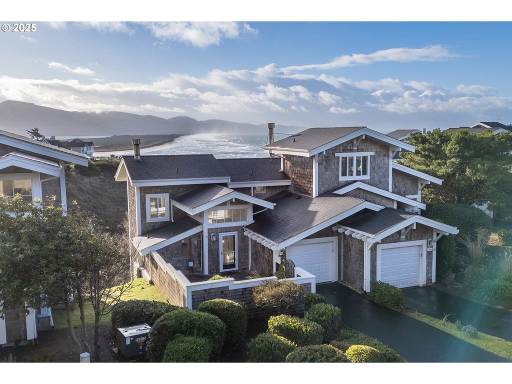 455 Capes Dr, Oceanside