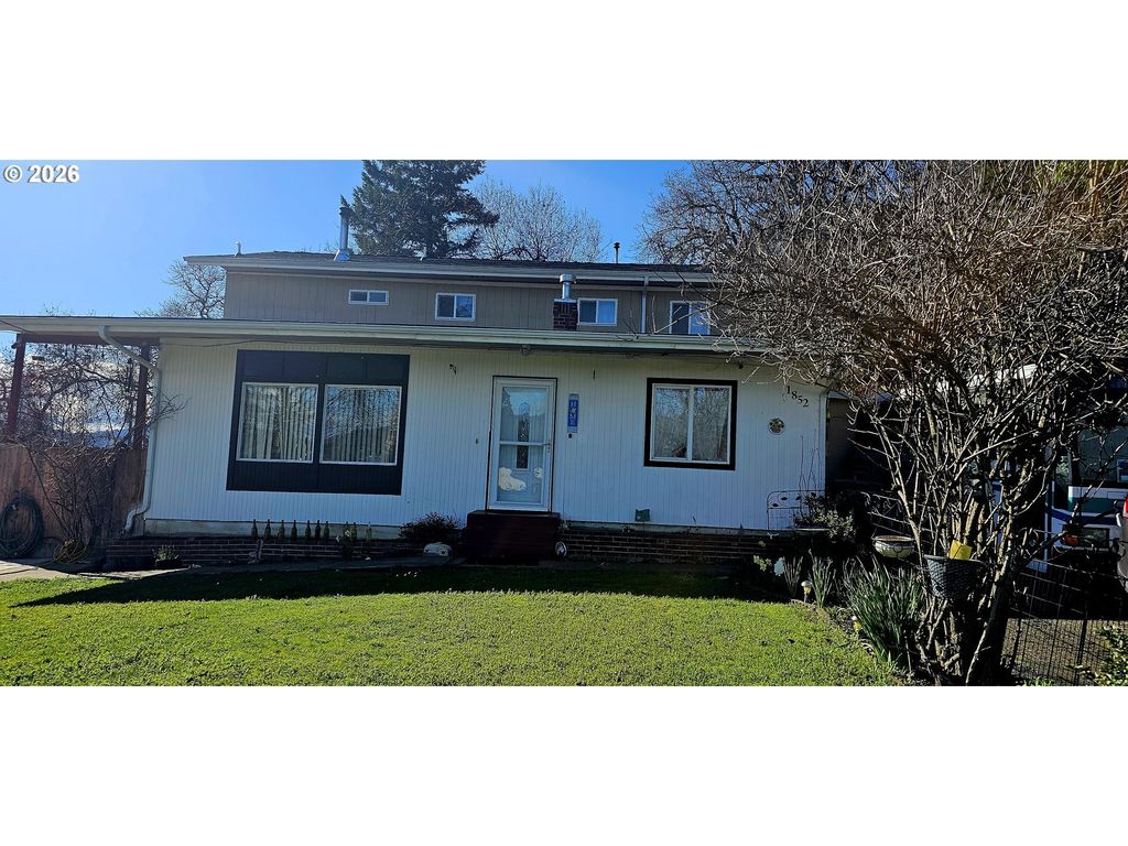 1852 Nw Dogwood St, Roseburg