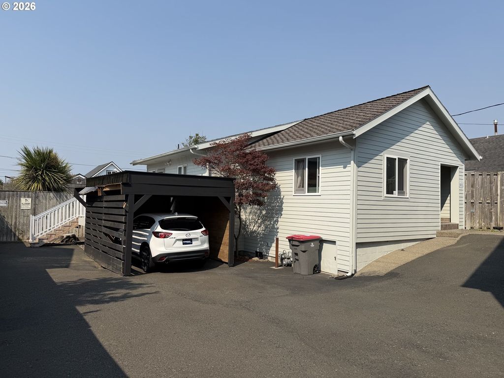 136 3rd Ave B, Seaside