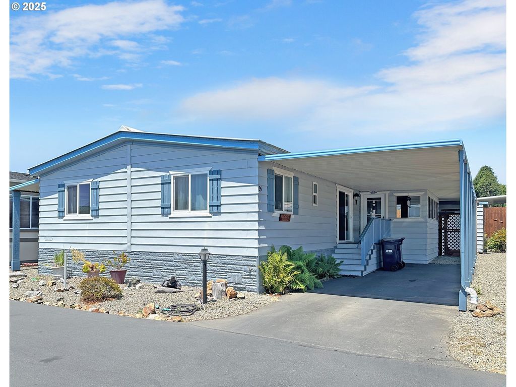 15889 Sunset Strip #35, Brookings