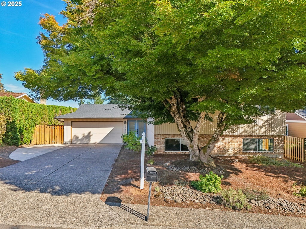 17900 Monticello Dr, Gladstone