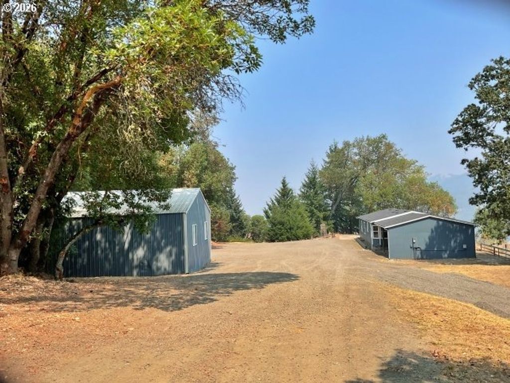 399 Serena Way, Roseburg
