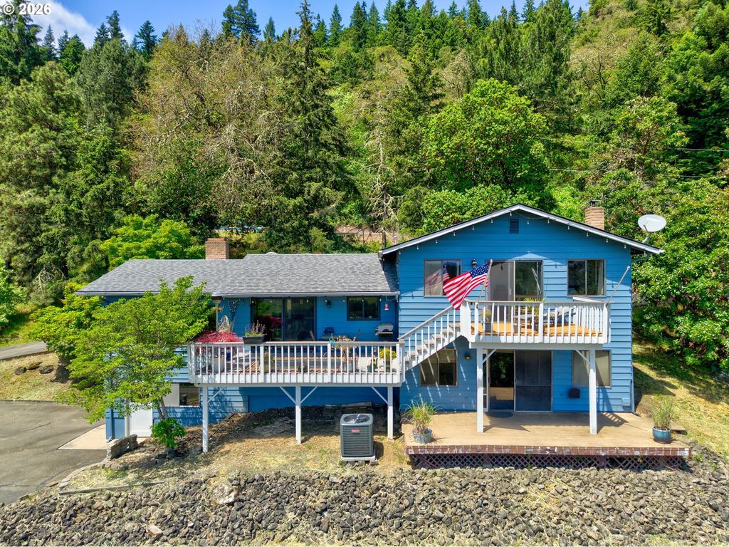 781 Black Oak Dr, Roseburg