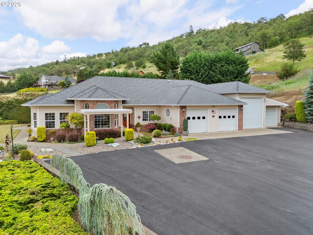 227 Darley Dr, Roseburg