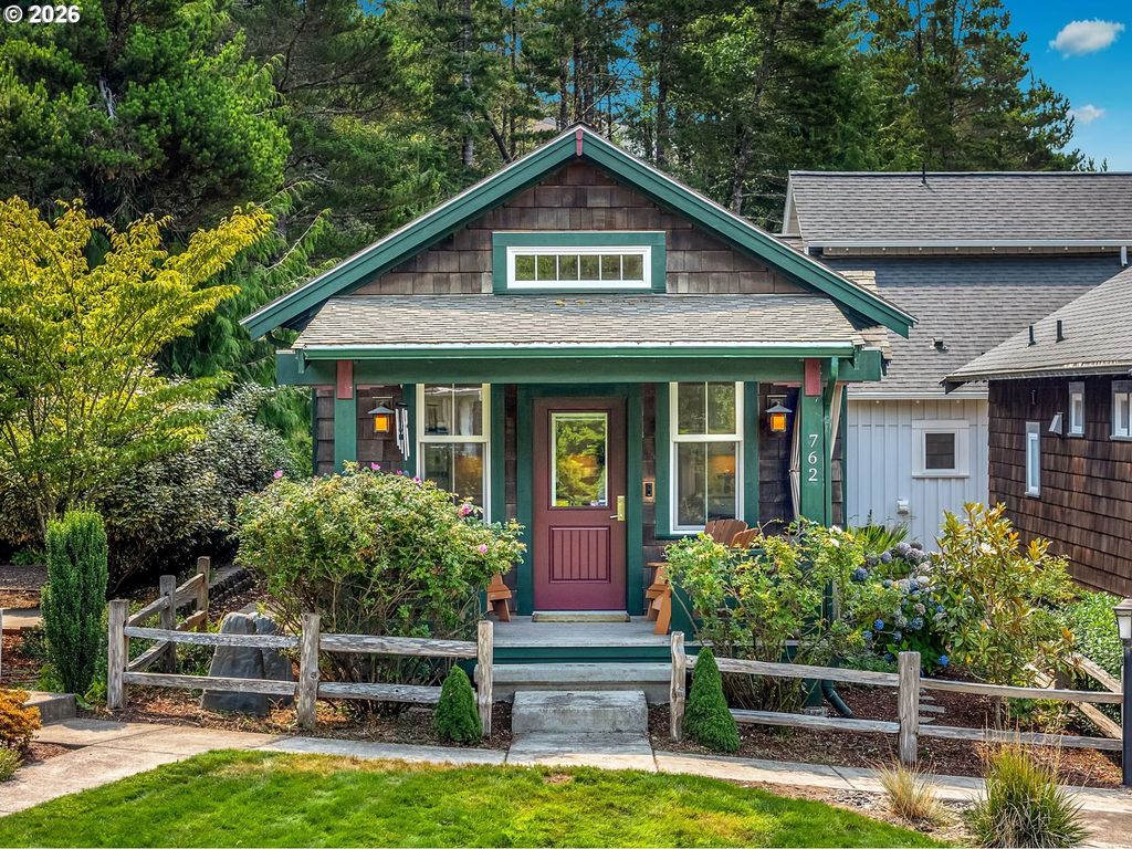762 Dorcas Ln, Manzanita