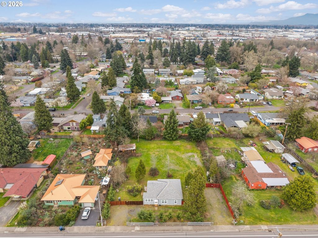 3315 W 18th Ave, Eugene